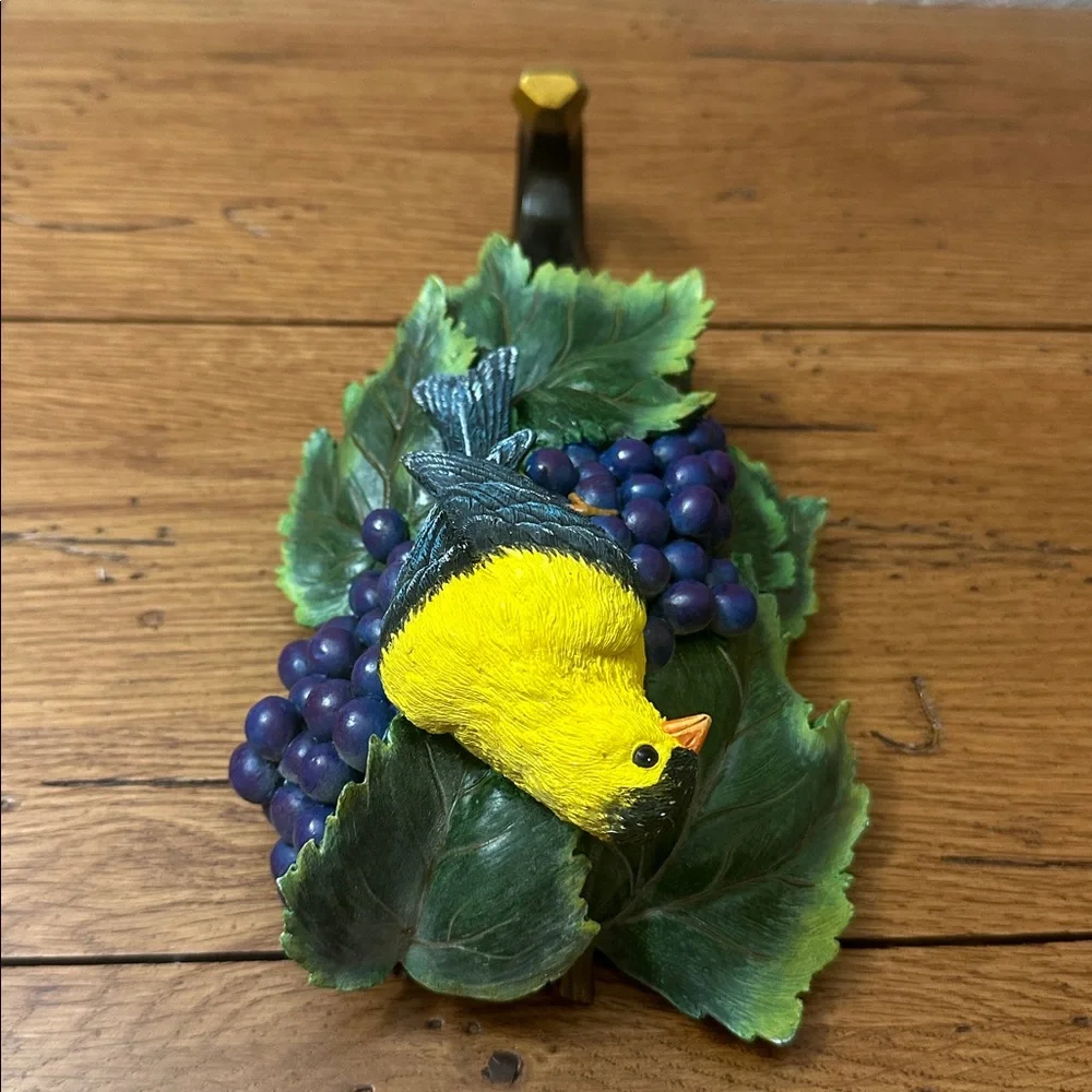 Wild Wings Hang Ups Goldfinch Resin Wall hook - Figural 3D bird with grapes